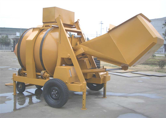 中国 2 つのディーゼル機関のセメントの具体的な混合物機械 16.2KW に荷を積んでいる引く車輪の携帯用自己 サプライヤー