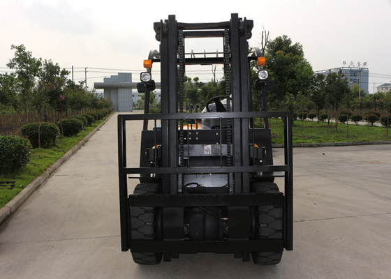 中国 完全で自由なマストのセリウムは 4.5 トン産業フォークリフトを 59KW エンジンを搭載する承認しました サプライヤー